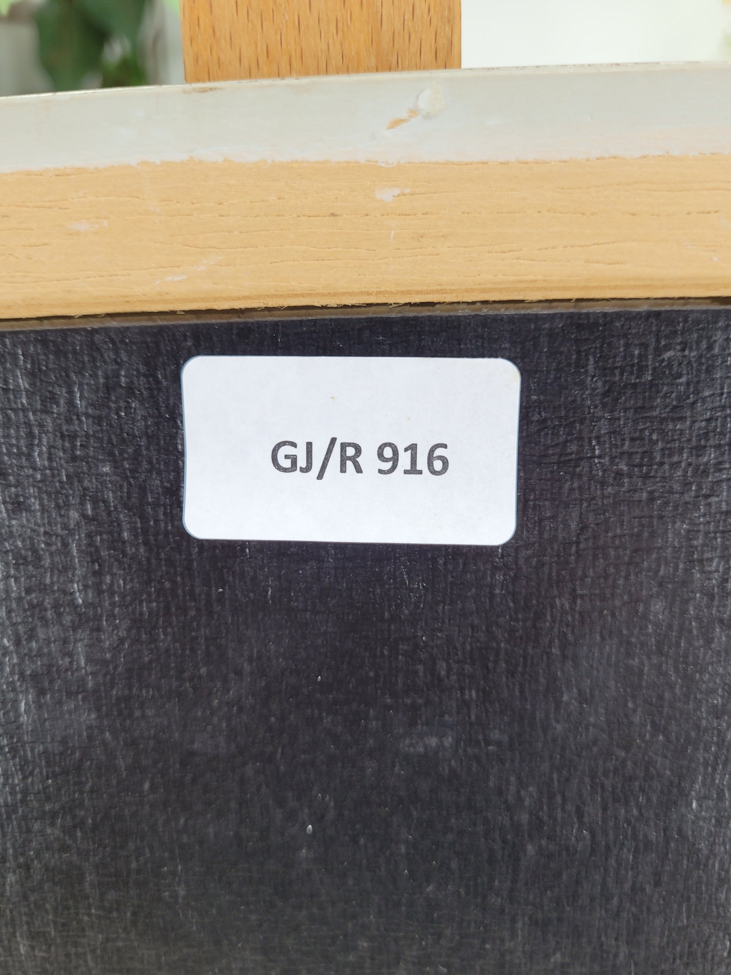 Grafik bewölkte graue Seeküste mit zwei Schiffen Kunstwerk auf Papier