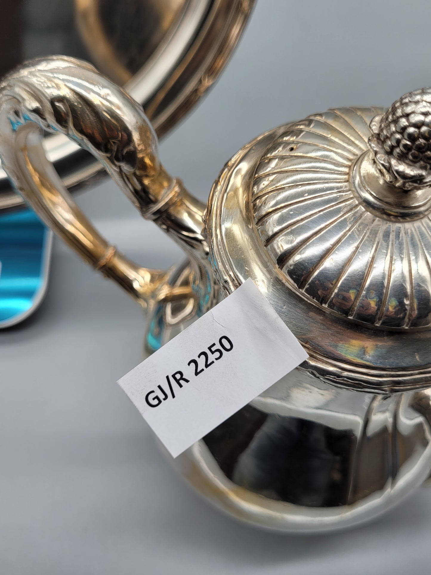 Exquisites Versilbert Teekannen- und Milchkannen-Set mit Serviertablett