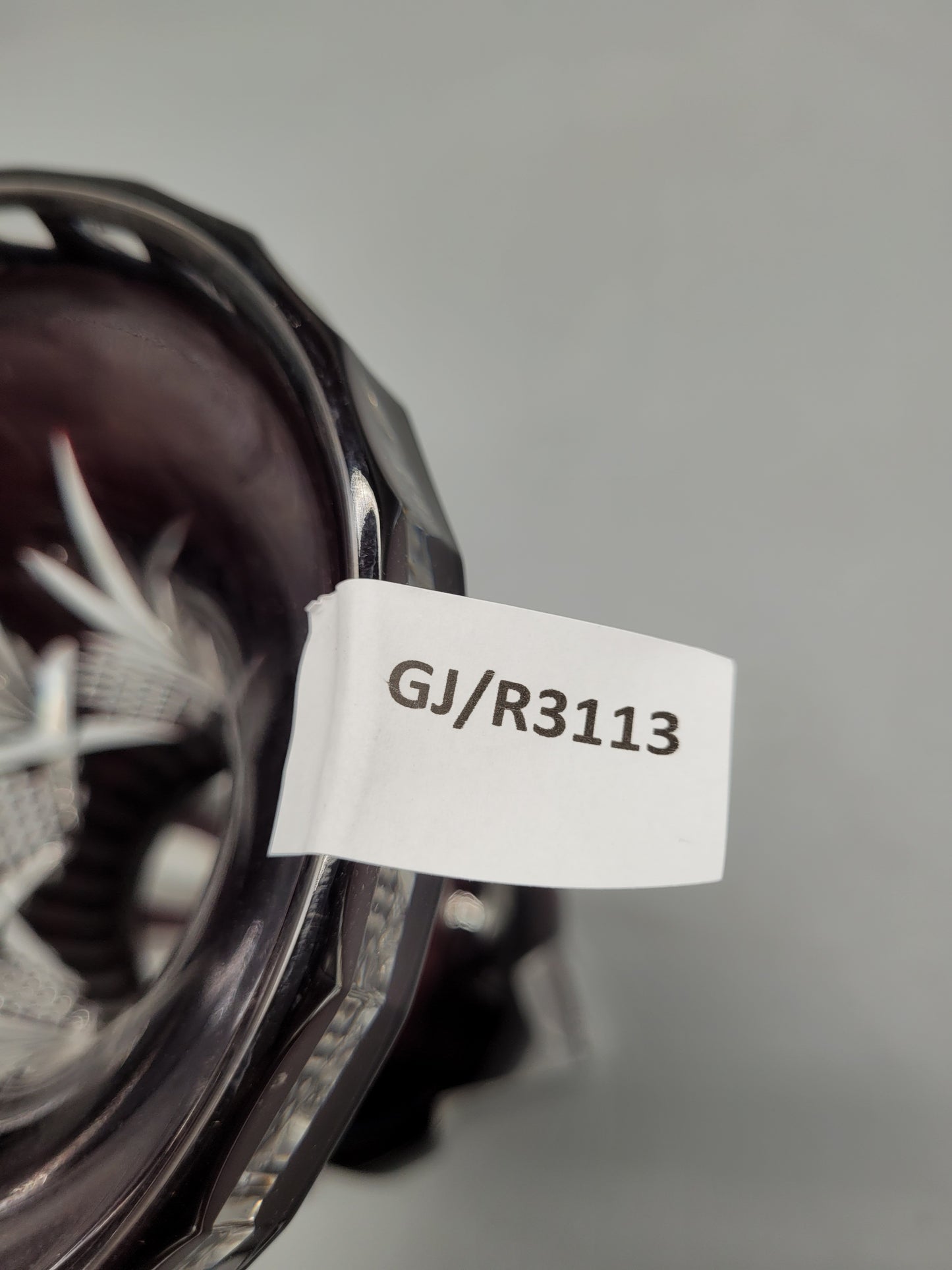 Handgeschliffene Böhmische Vase Glas Amphore in Bordeauxrot