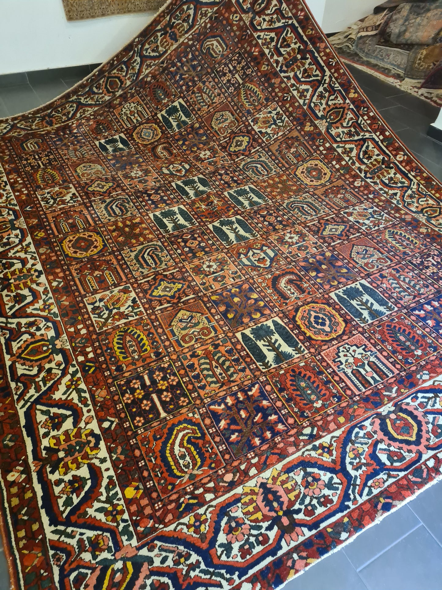 Perserteppich Orientteppich Handgeknüpfter Bachtiar Feldergarten 390x305