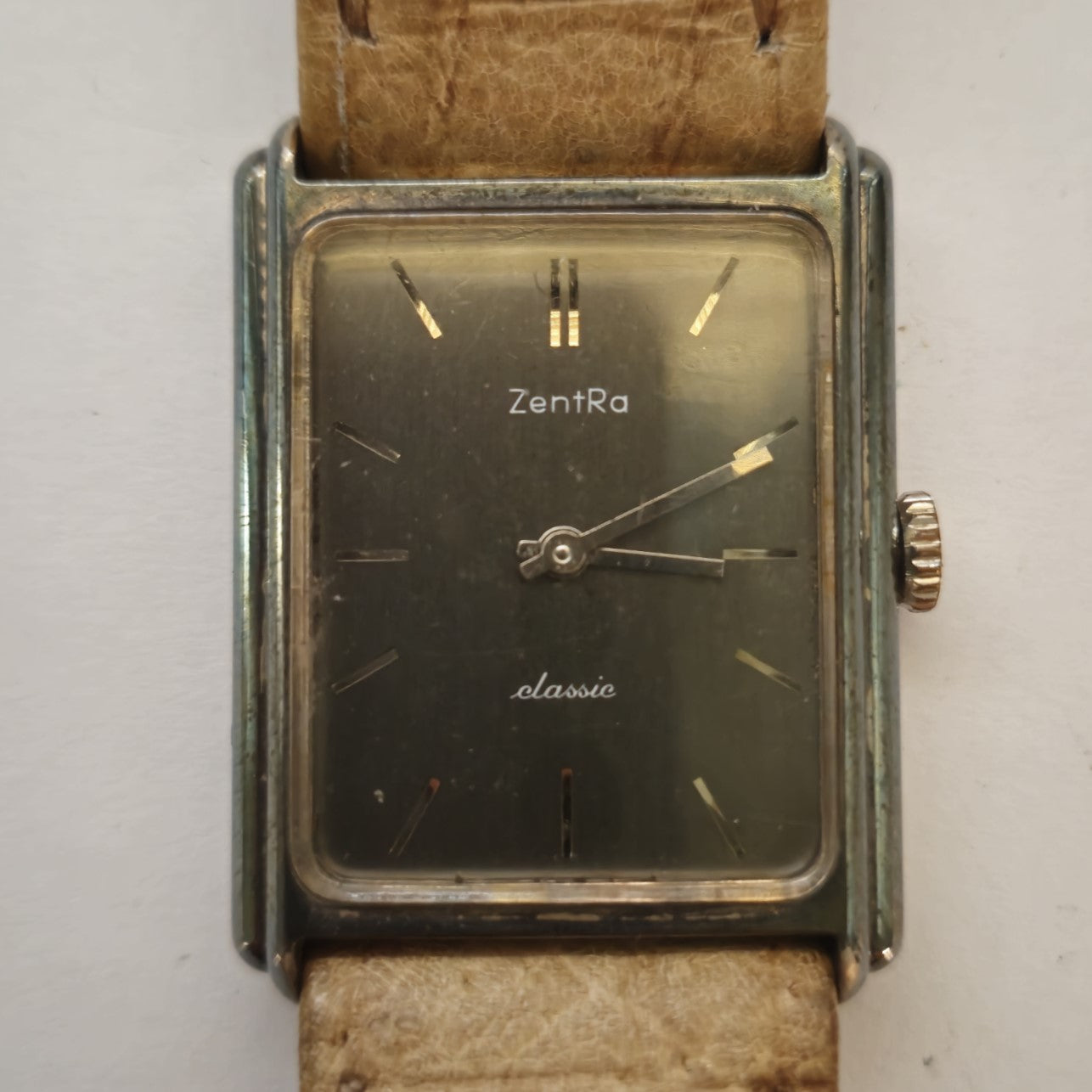 Zentra Classic Herrenarmbanduhr – Elegantes Vintage-Design in rechteckiger Form