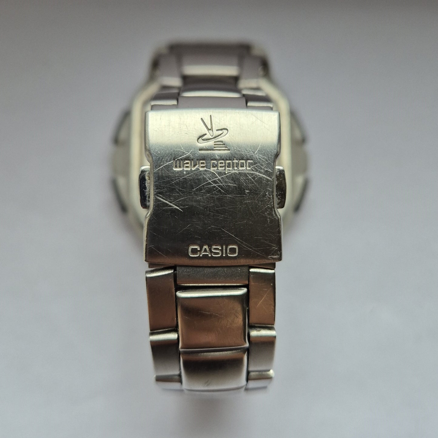 Casio Herrenarmbanduhr – Wave Ceptor mit Weltzeitfunktion