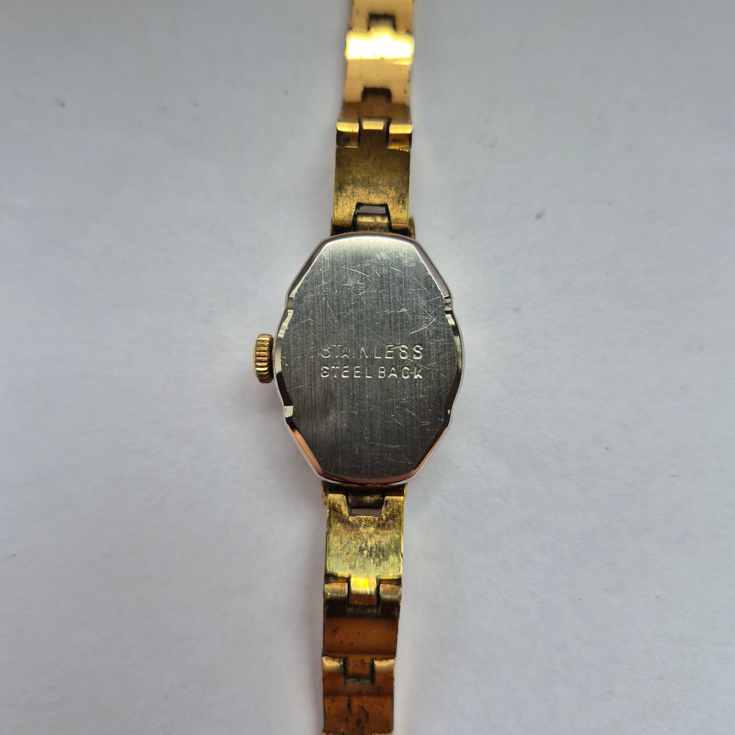 Anker Damenarmbanduhr – Klassisches Design mit 17 Rubinen