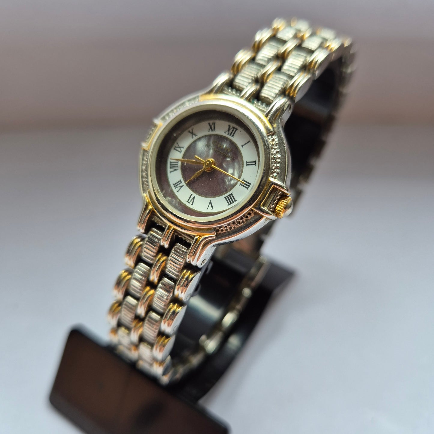 Elegante Damenarmbanduhr – Klassisches Bicolor-Design mit römischen Ziffern