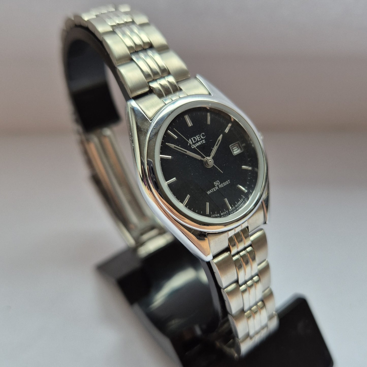 ADEC Herrenarmbanduhr – Klassisches Schwarz mit Wasserdichtigkeit