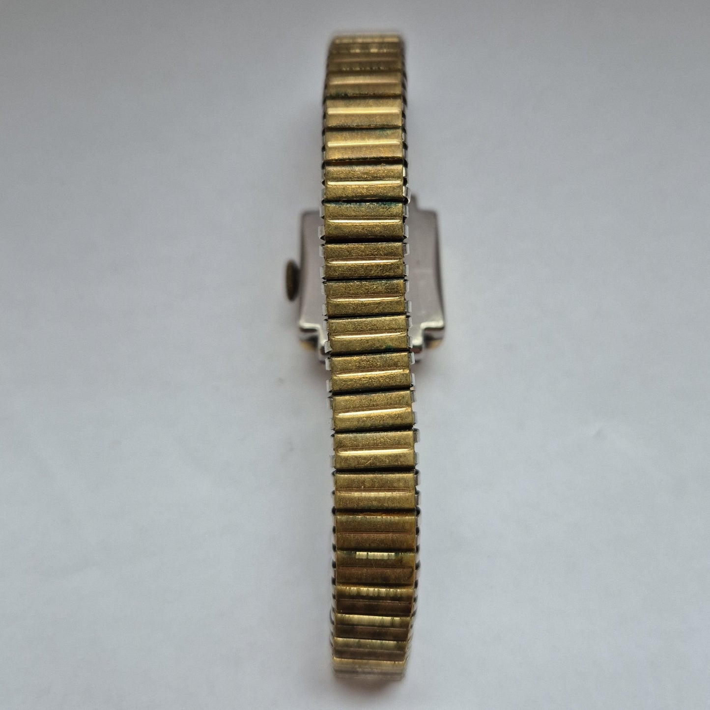 Harkoso Damenarmbanduhr – Vintage-Design mit 15 Rubinen