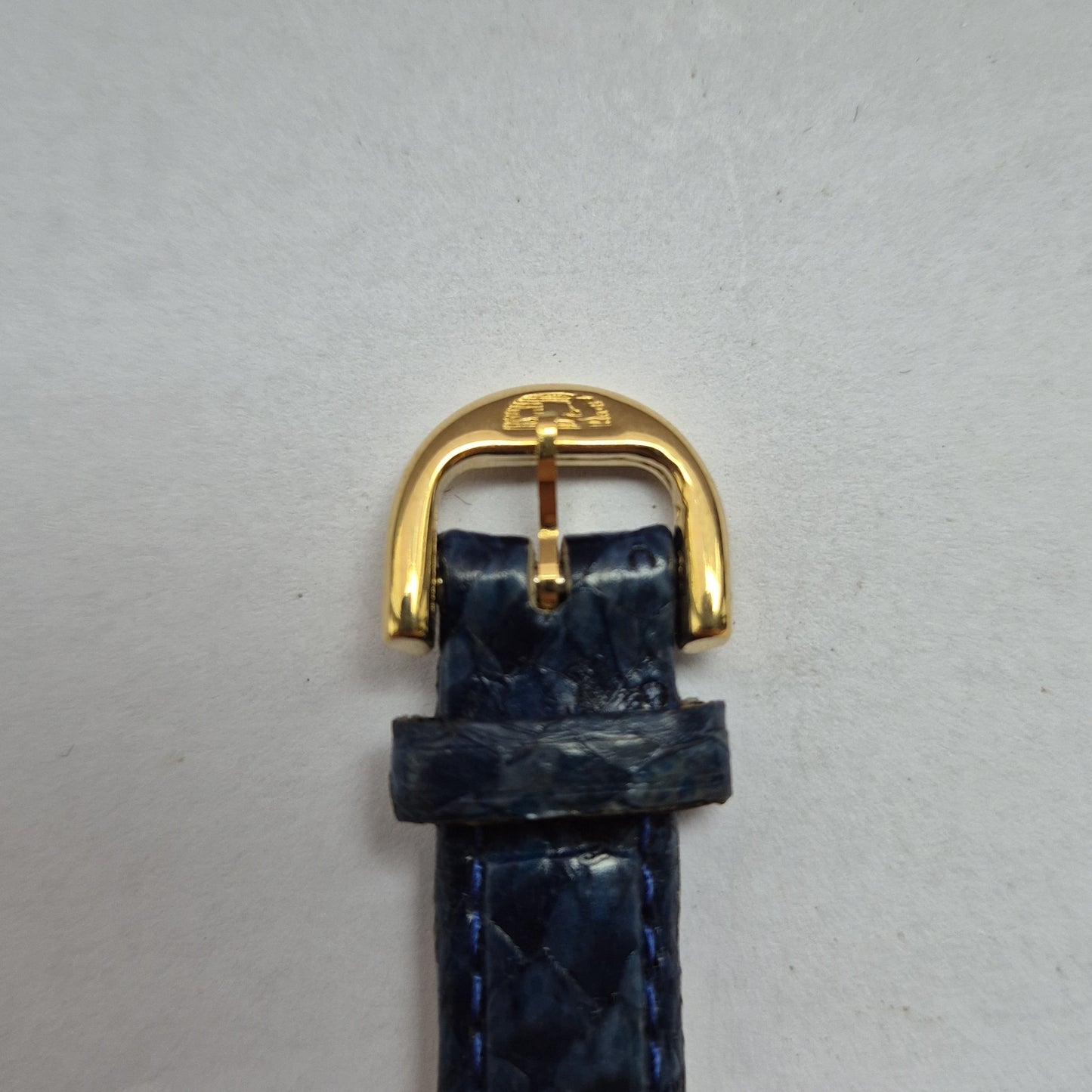 Stilvolle Pierre Cardin Damenarmbanduhr – Elegantes Design mit blauen Akzenten