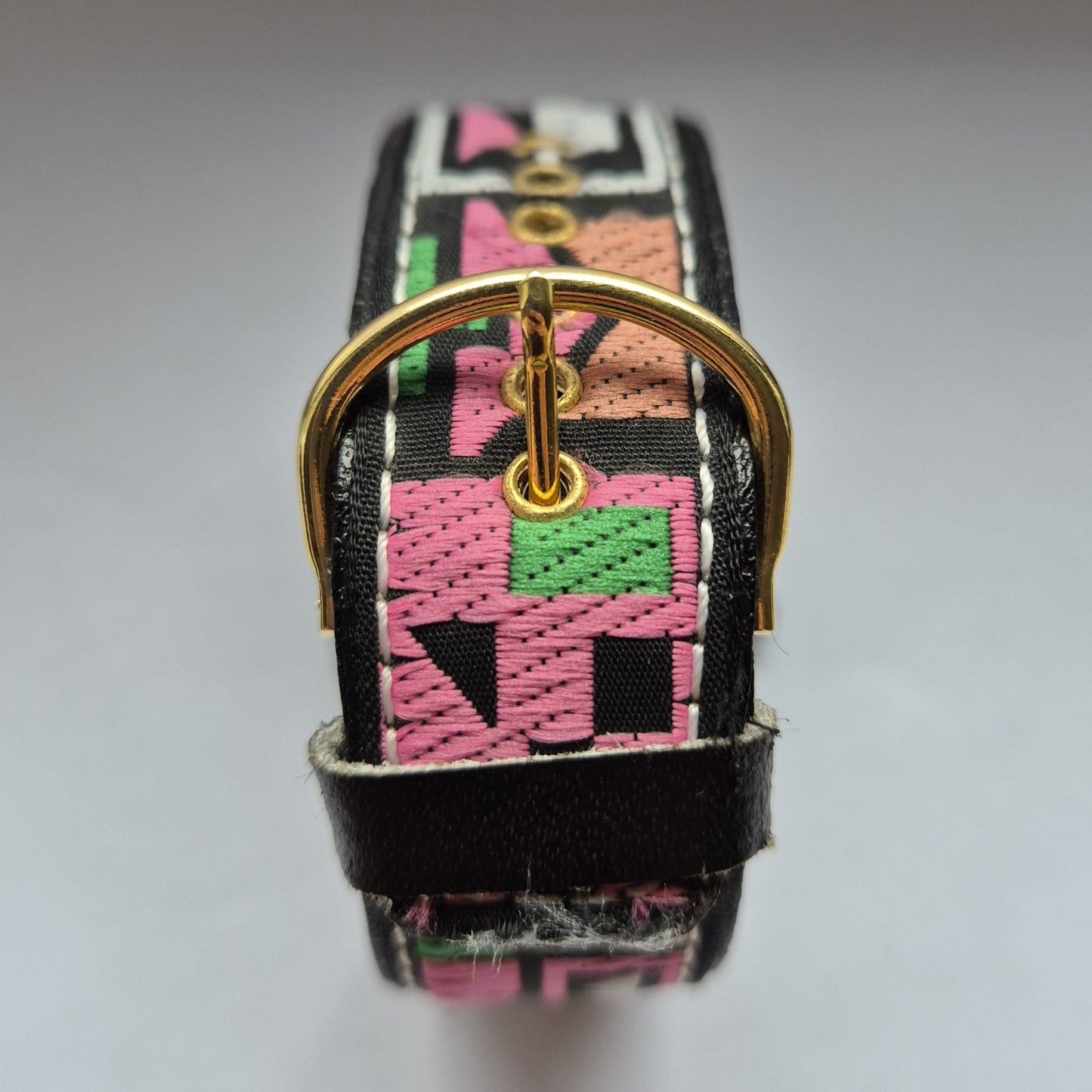 Modische ZEON Armbanduhr – Verspieltes Design mit bunten Akzenten