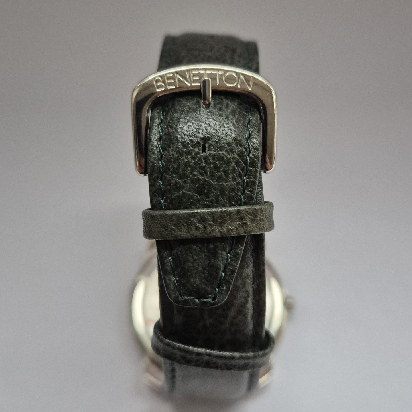 Elegante Benetton by Bulova Armbanduhr – Klassische Ästhetik trifft Stil