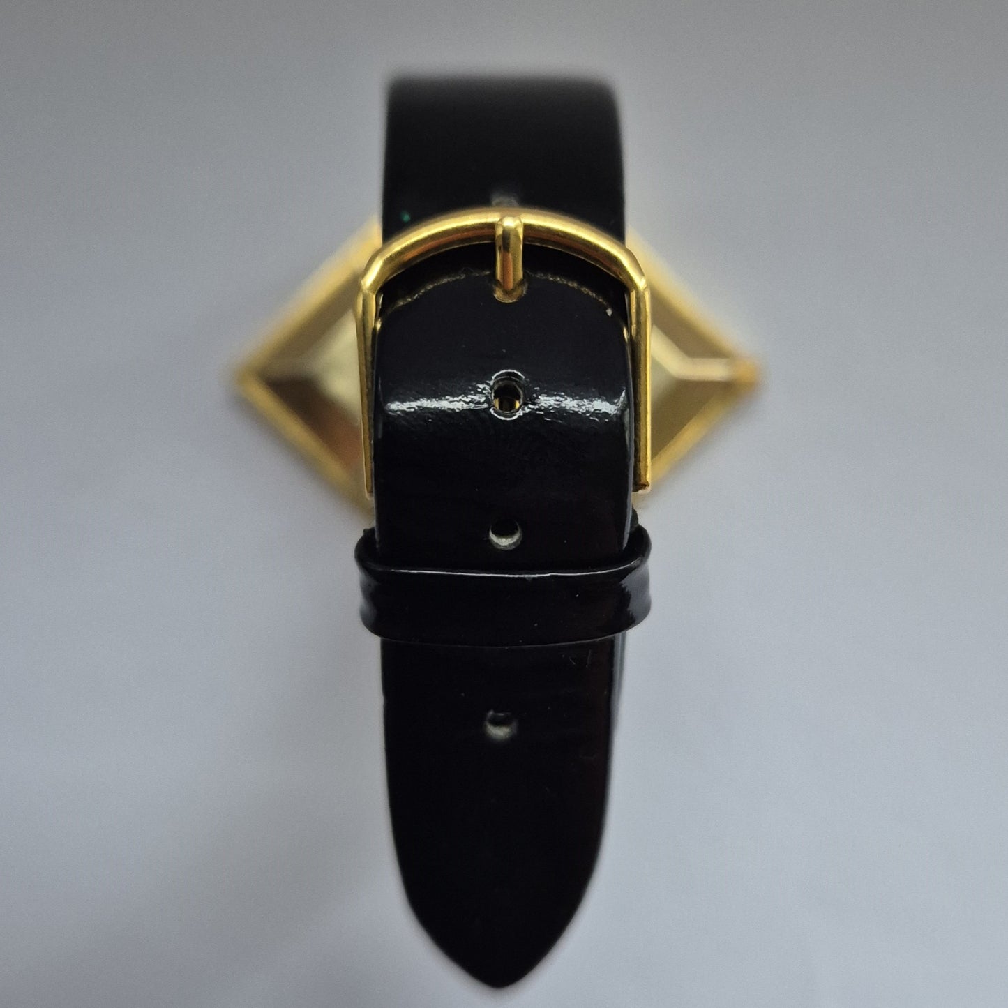 Ausgefallene Zeon Damenarmbanduhr – Quadratisches Design mit Retro-Charme