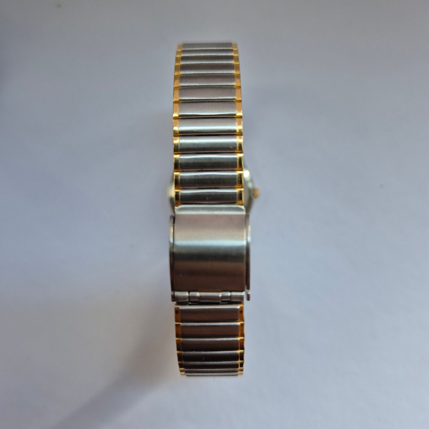 Seiko Damenarmbanduhr – Klassisches Bicolor-Design mit Datumsanzeige