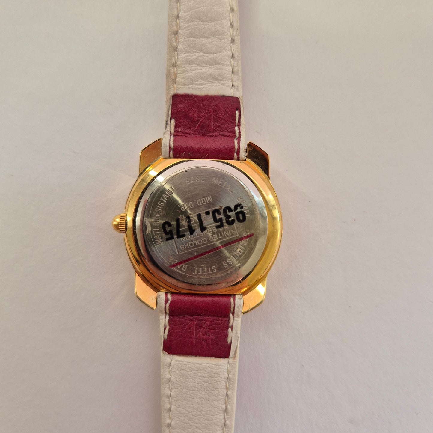 Benetton by Bulova Damenarmbanduhr – Florales Design für einen frischen Look