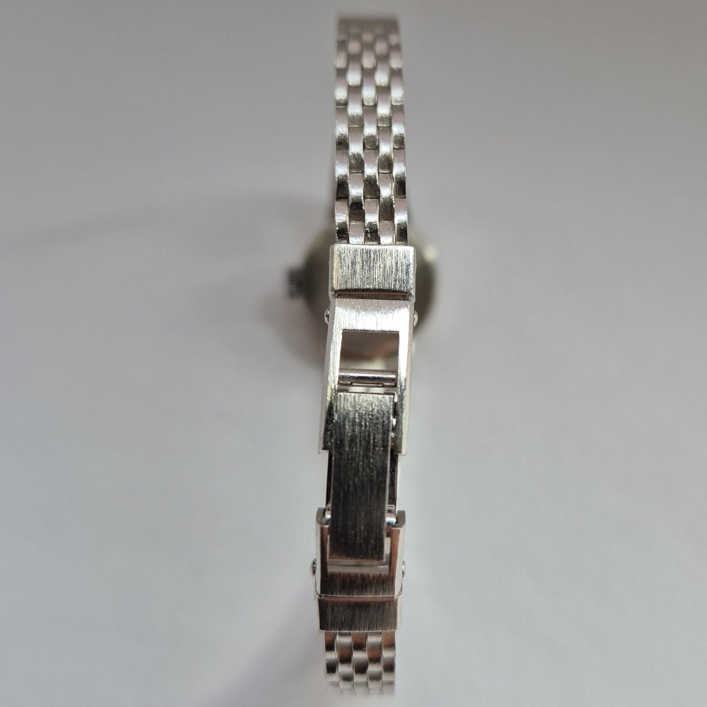 Pallas Jowa Damenarmbanduhr – Klassisches Silberdesign