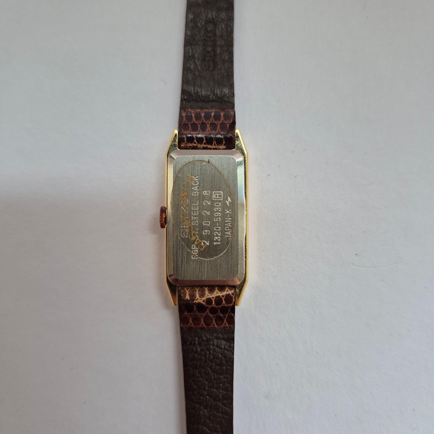 Seiko Damenarmbanduhr – Schlankes Design mit rechteckigem Gehäuse