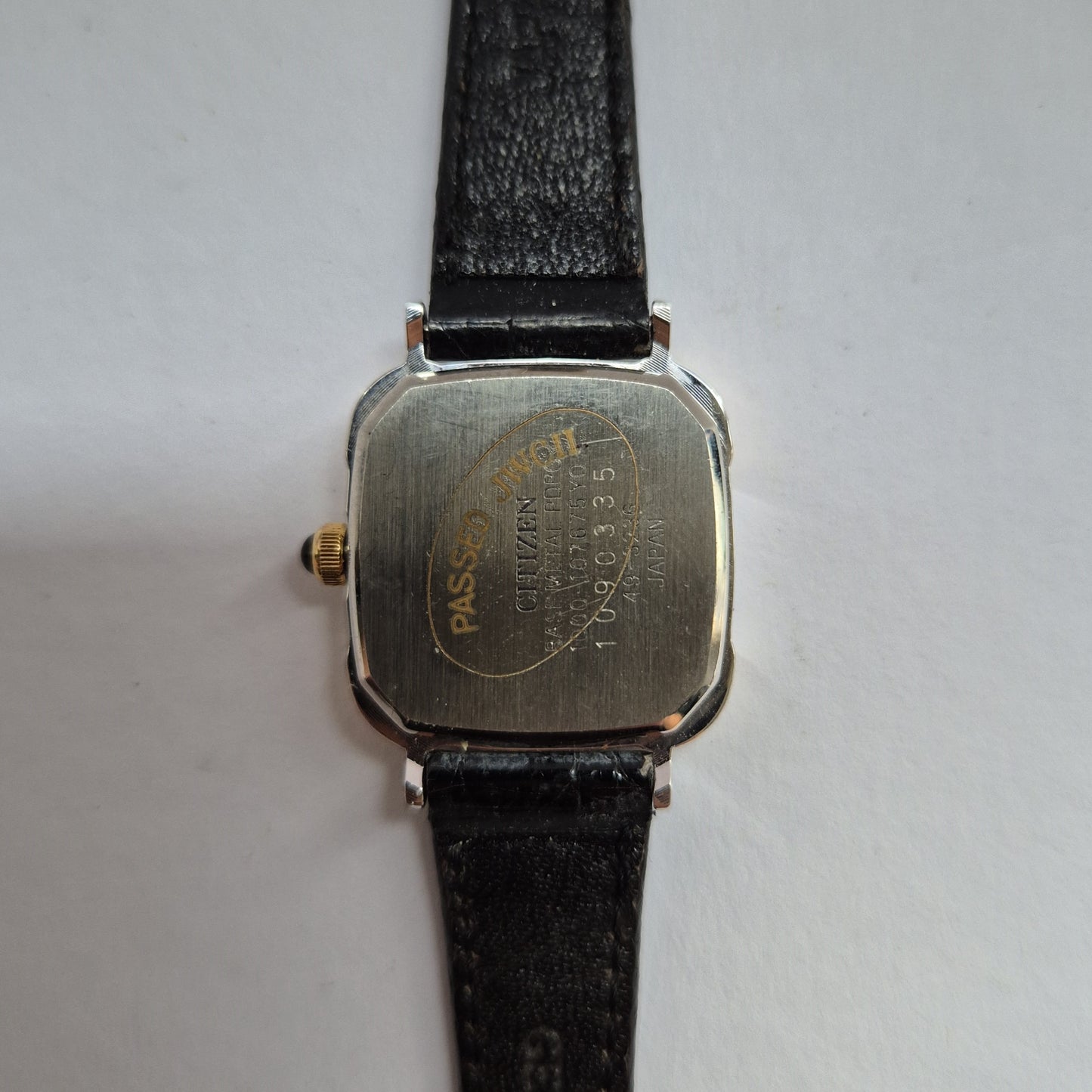 Citizen Damenarmbanduhr – Edles Design in Schwarz und Gold