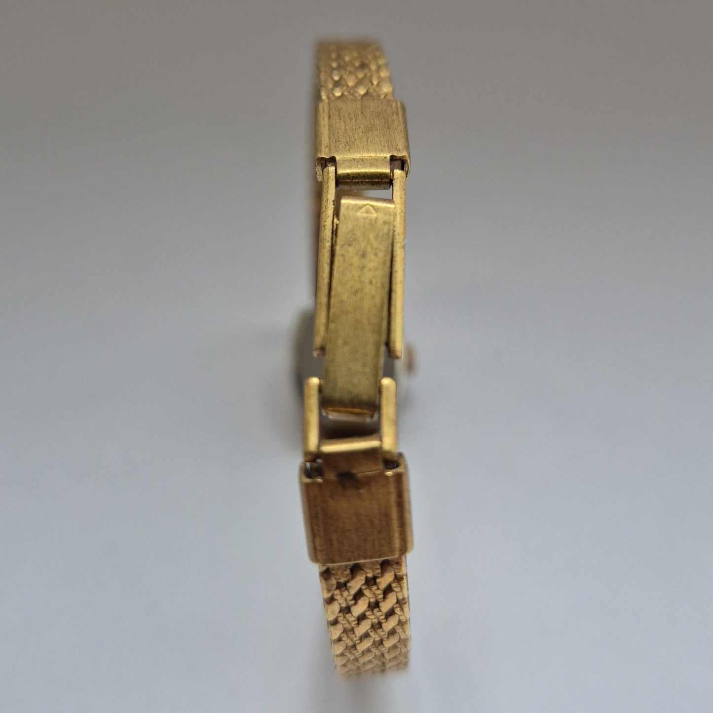 Pallas Jowa Damenarmbanduhr – Eleganz in Goldoptik mit Vintage-Charme