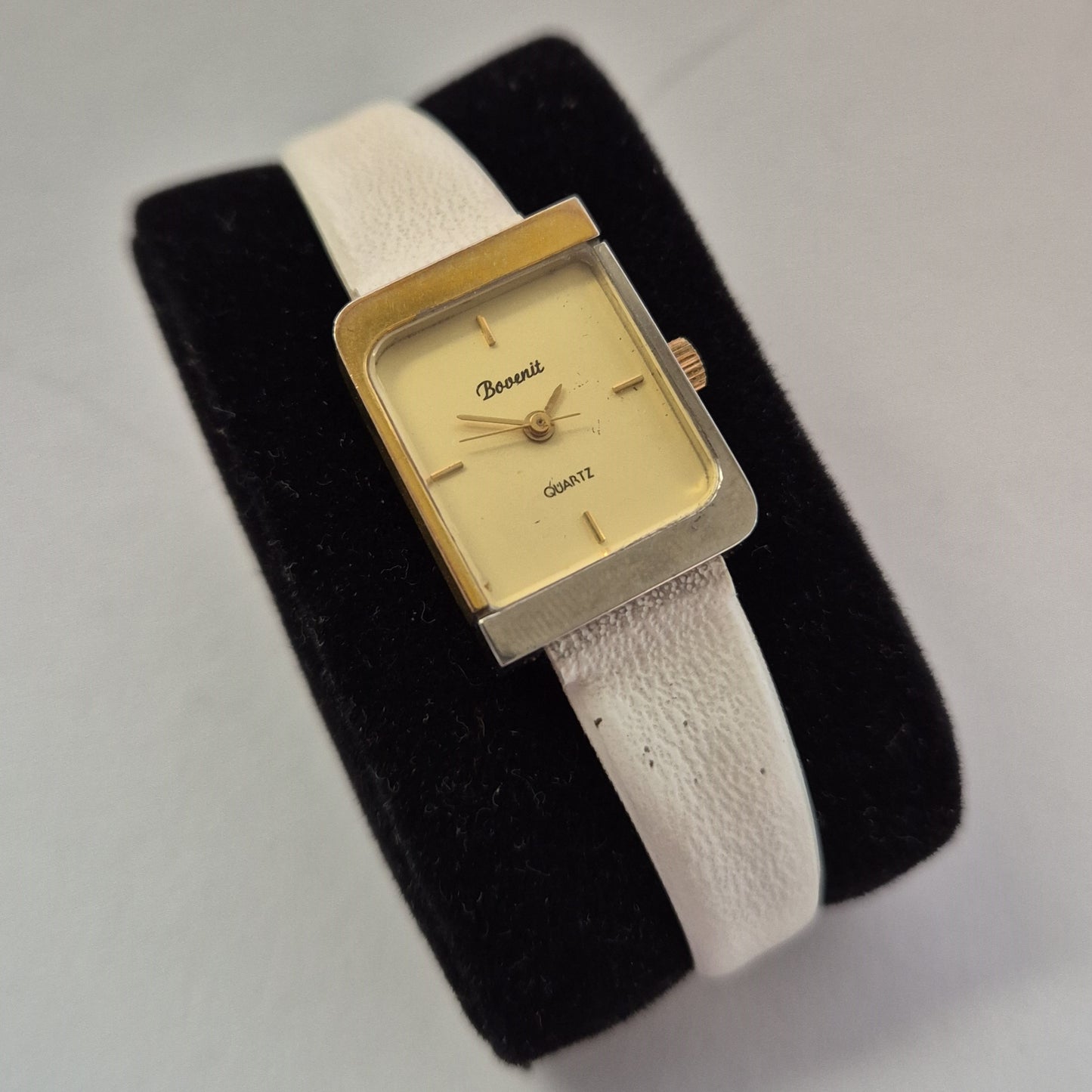 Bovenit Damenarmbanduhr – Elegantes Design mit Quadratischem Gehäuse