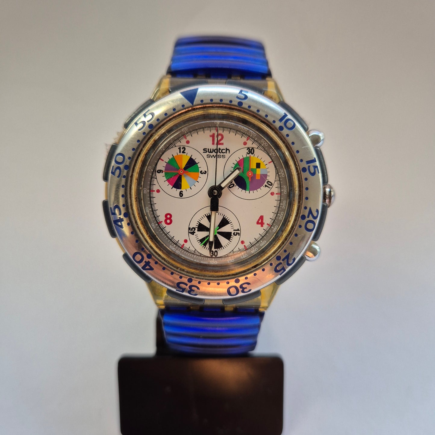 Swatch Chronograph „Color Explosion“ – Auffälliger Stil