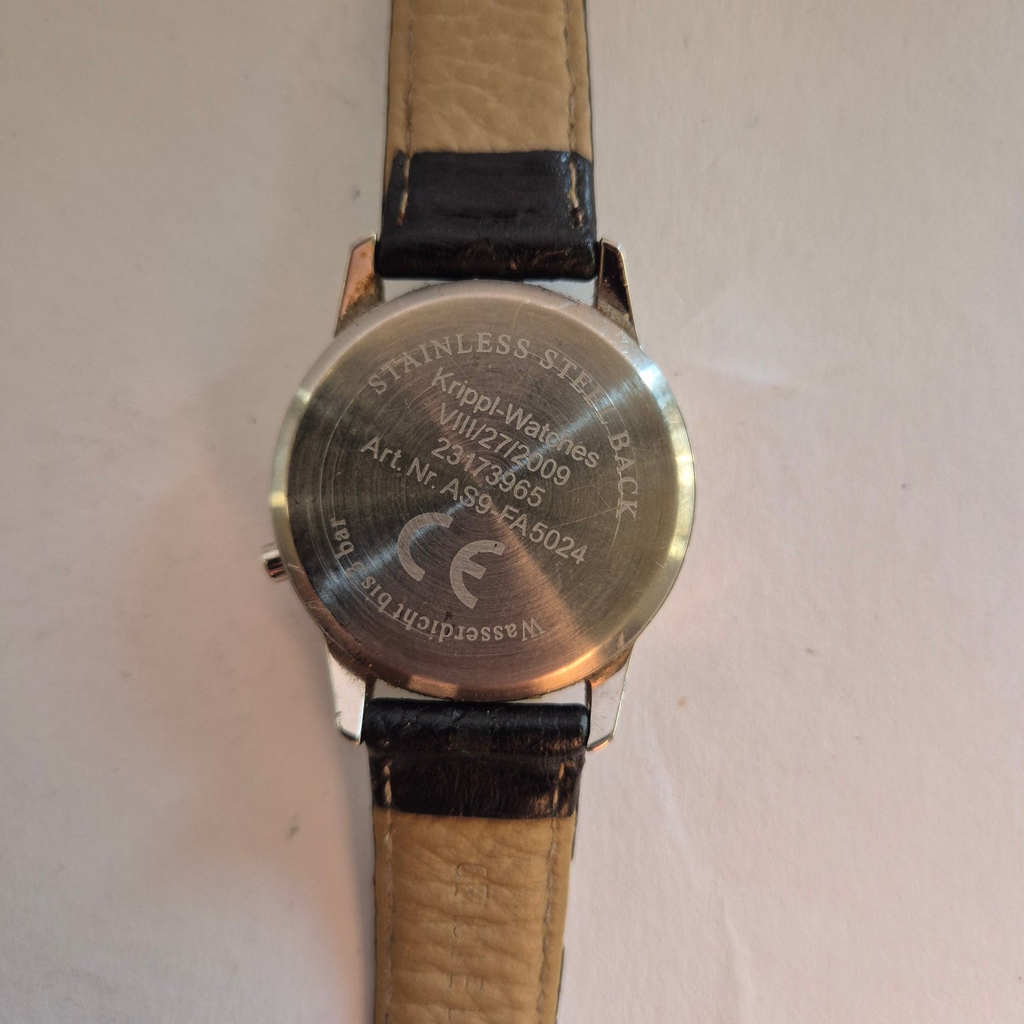 Klassische Herrenarmbanduhr mit Digitalanzeige – Präzision und Stil