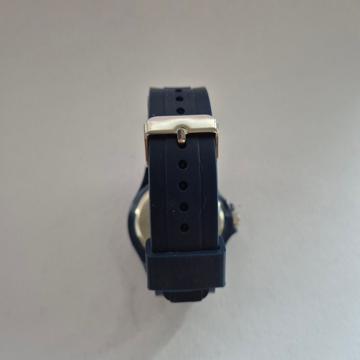 Sportliche Herrenarmbanduhr – Robustes Design in Blau