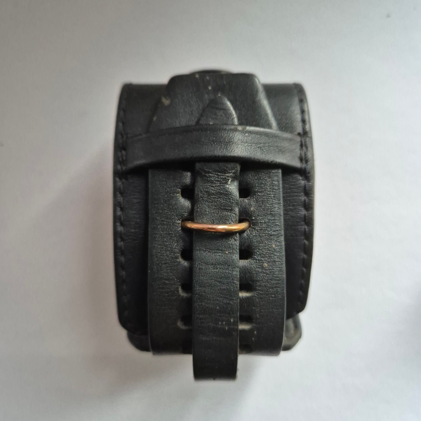 Elegante Retro-LED-Armbanduhr – Zeitloser Stil von „The One“