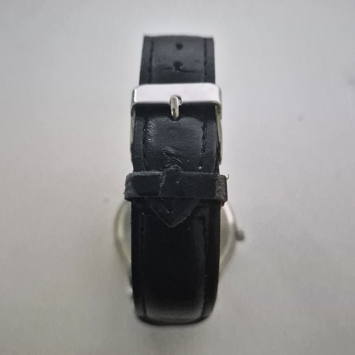 Klassische Herrenarmbanduhr – Eleganz und Schlichtheit für den Alltag