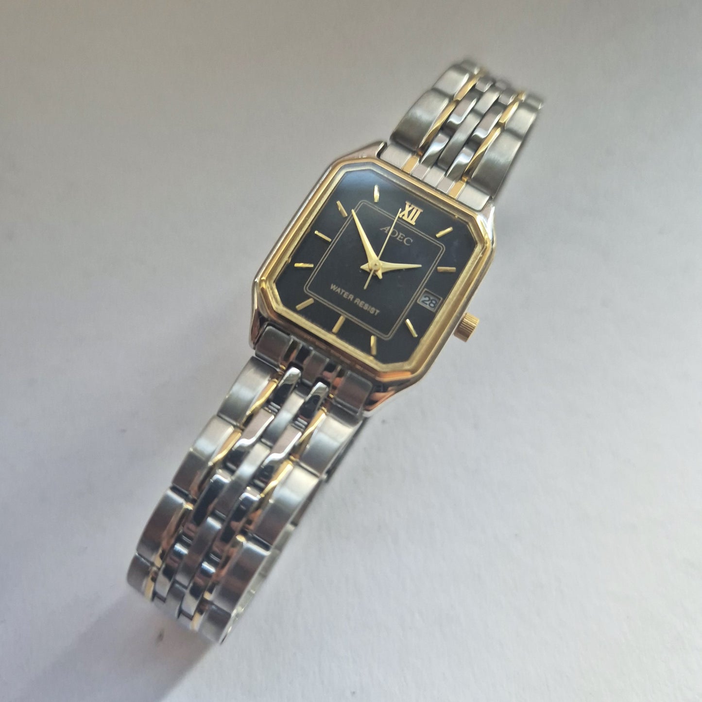 Elegante Adec Herrenarmbanduhr – Klassisches Design in Gold und Silber