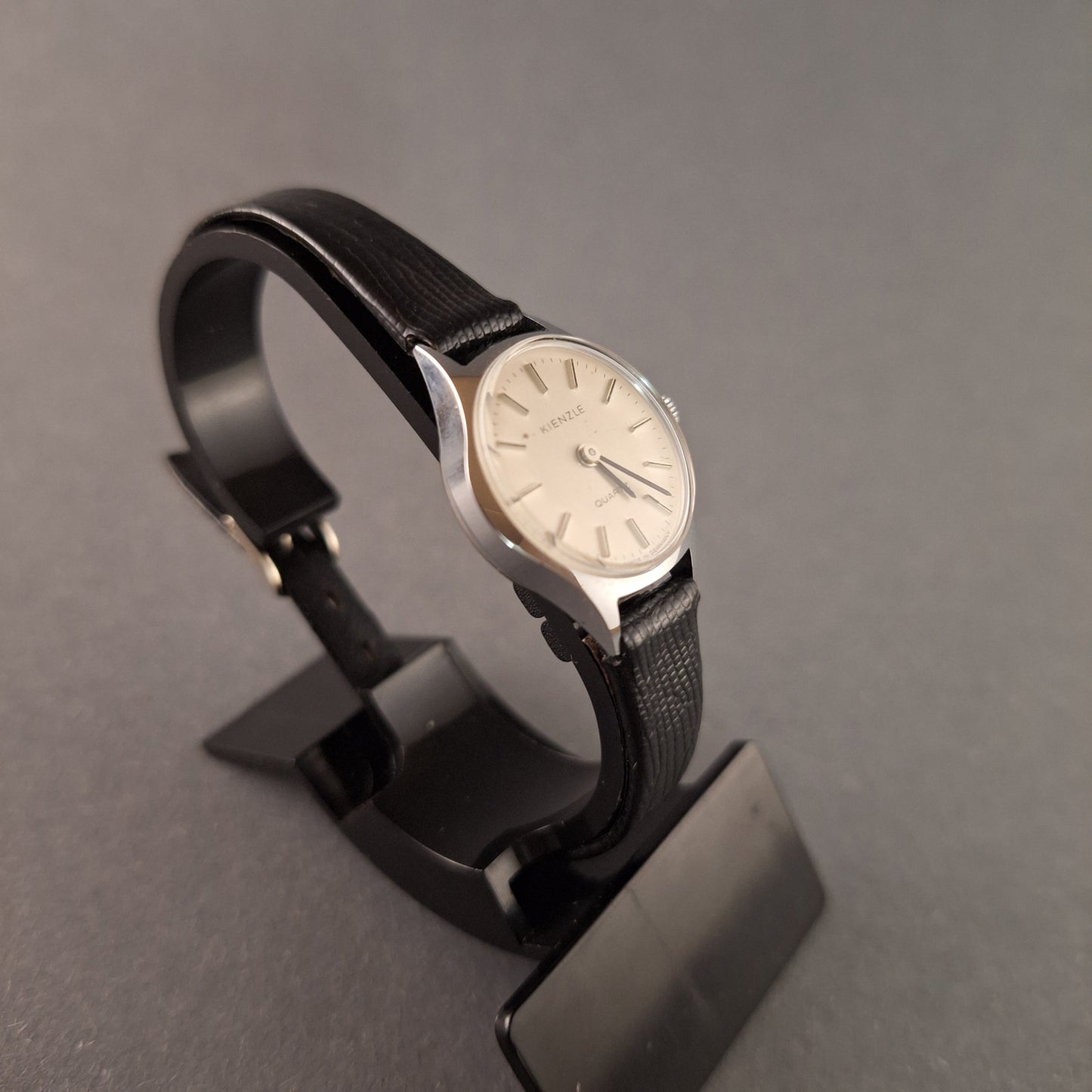 Kienzle Damenarmbanduhr – Klassisches Design in Silber