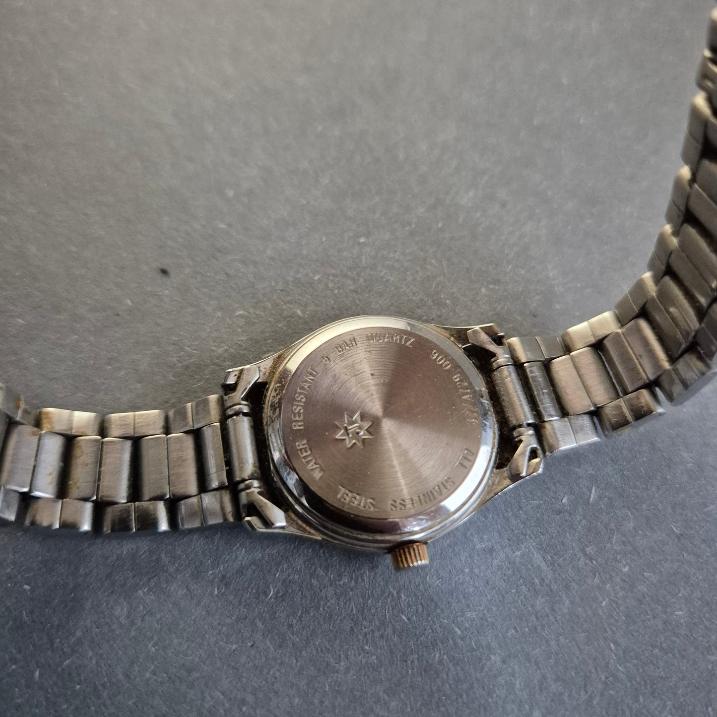 Klassische Junghans Herrenarmbanduhr – Robustes Design mit zeitloser Eleganz