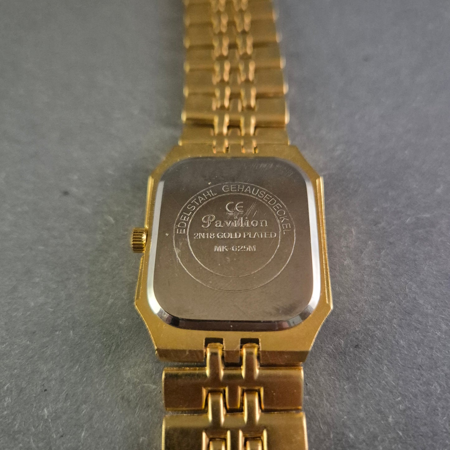 Pavillion Herrenarmbanduhr Vergoldetes Gehäuse mit tiefblauem Zifferblatt