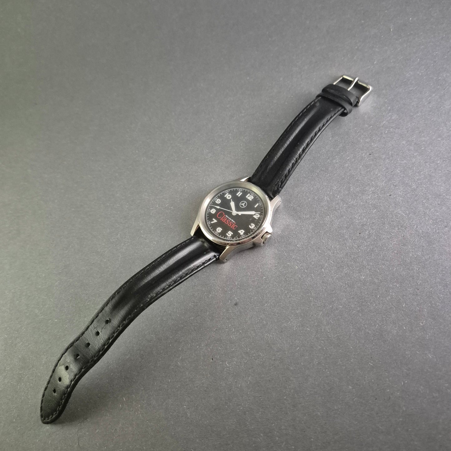 Mercedes-Benz Classic Herrenarmbanduhr Hommage an Automobilkunst