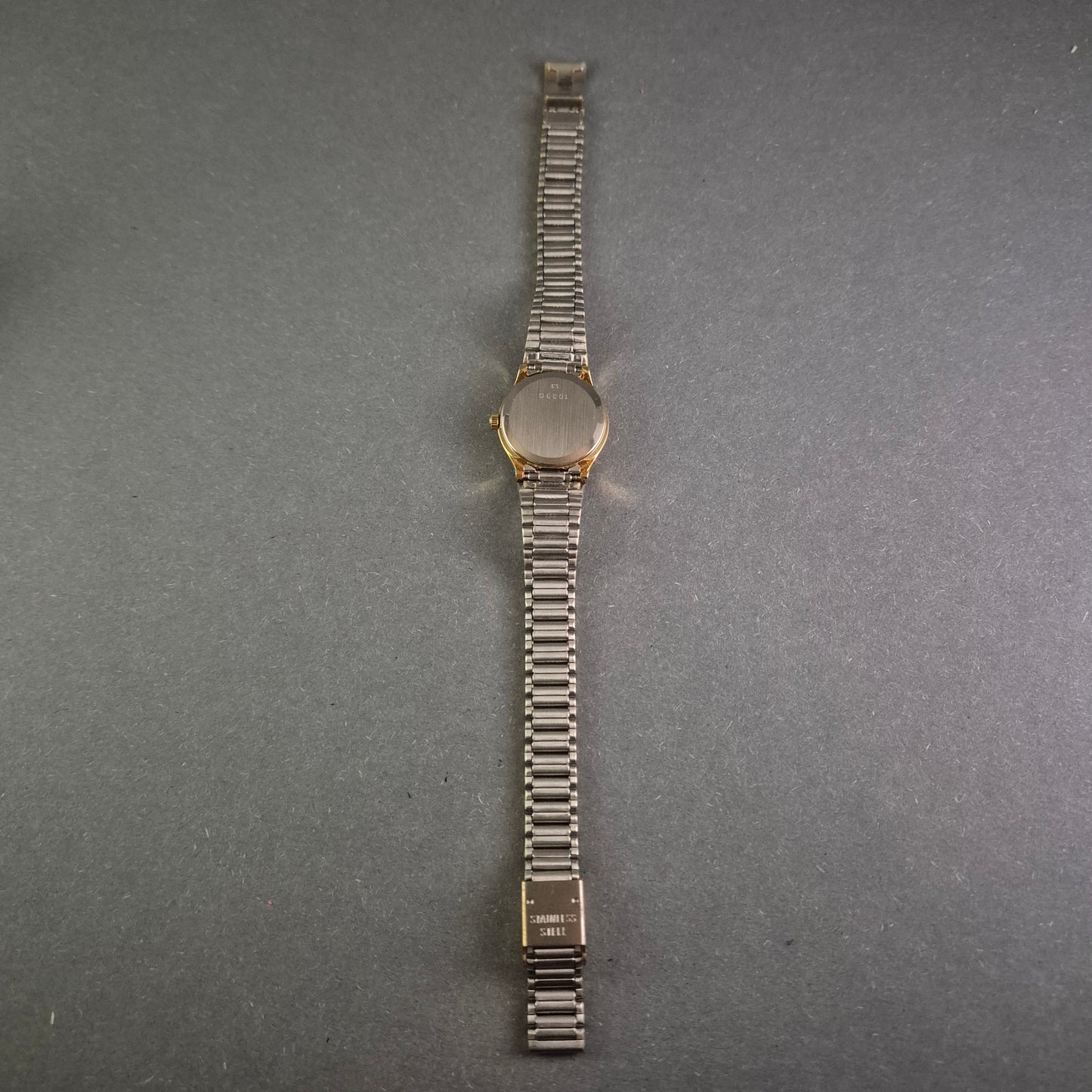 Elegante ADORA Damenarmbanduhr – Klassisches Design in Goldoptik