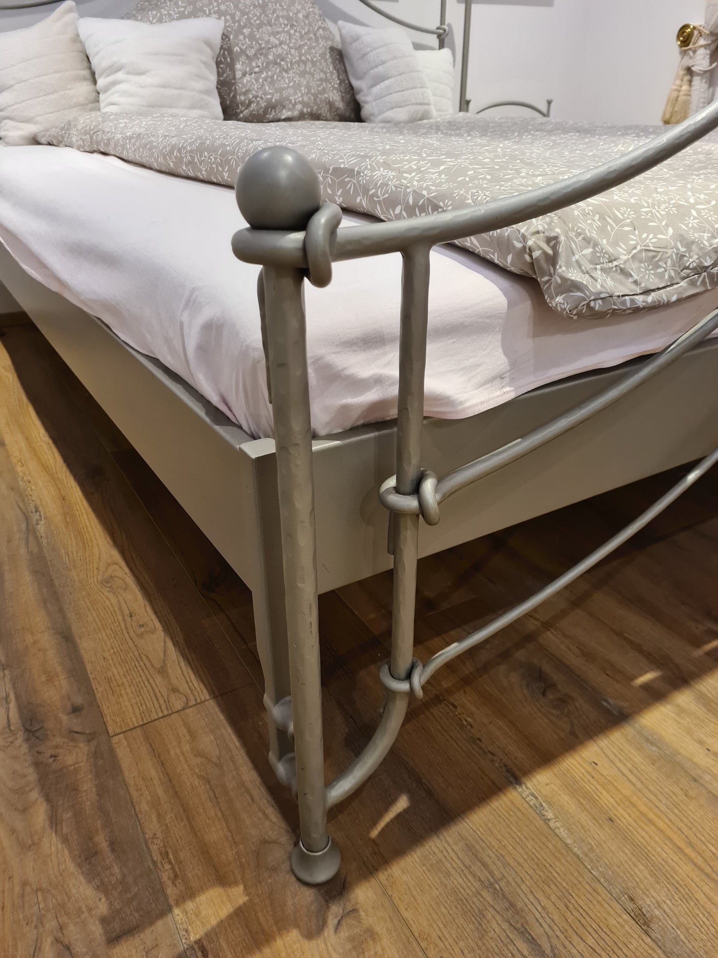 Metall Doppelbett mit zwei passenden Nachttischen Schlafzimmer Bett 210cm