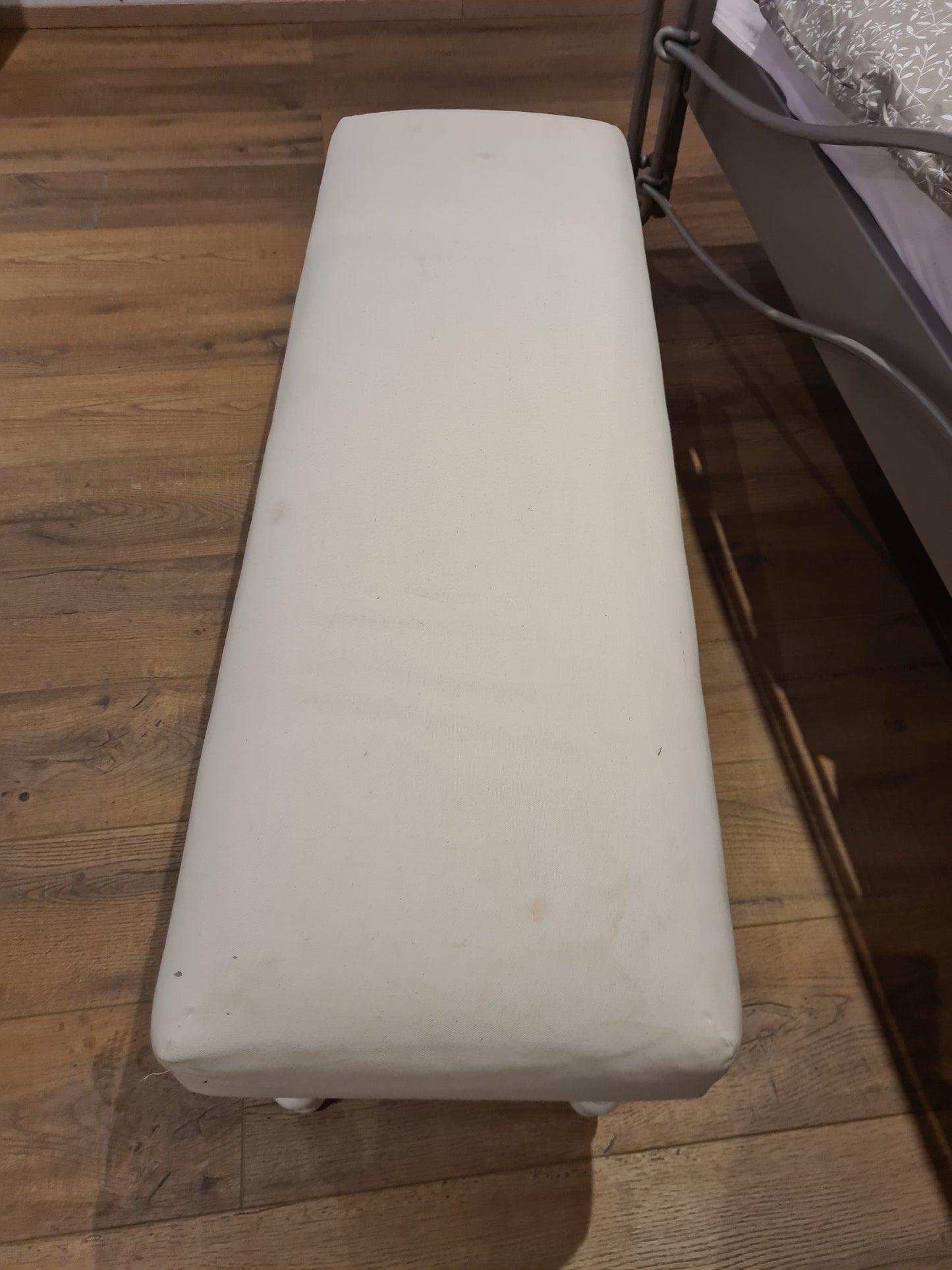 Moderne Sitzbank aus Holz Betthocker Weiss