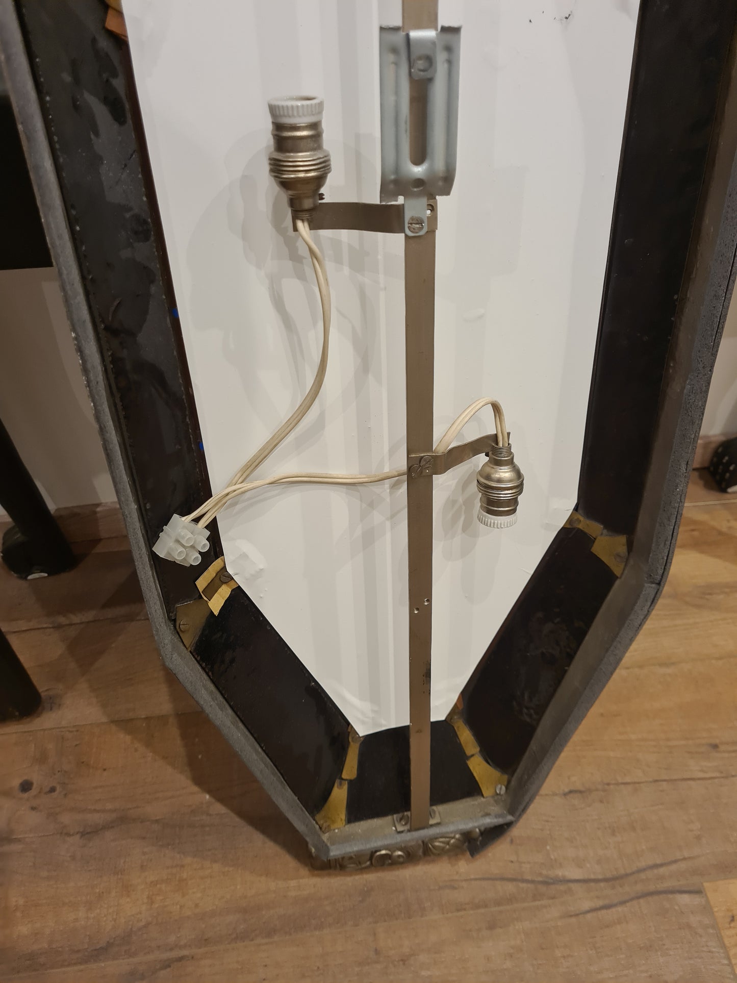 Achteckiger Spiegel mit floralem Messingakzent Beleuchtet 85cm