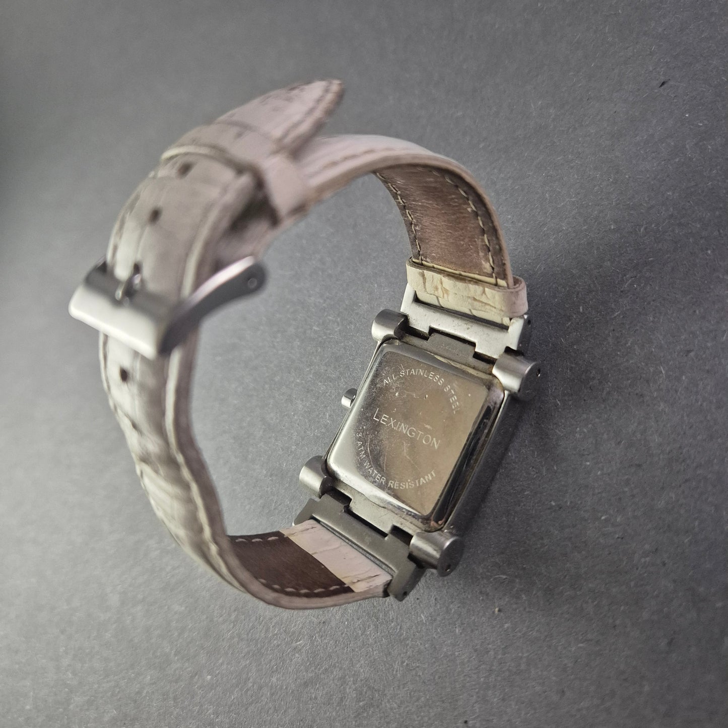 Elegante Lexington Armbanduhr – Modernes Design mit quadratischem Gehäuse