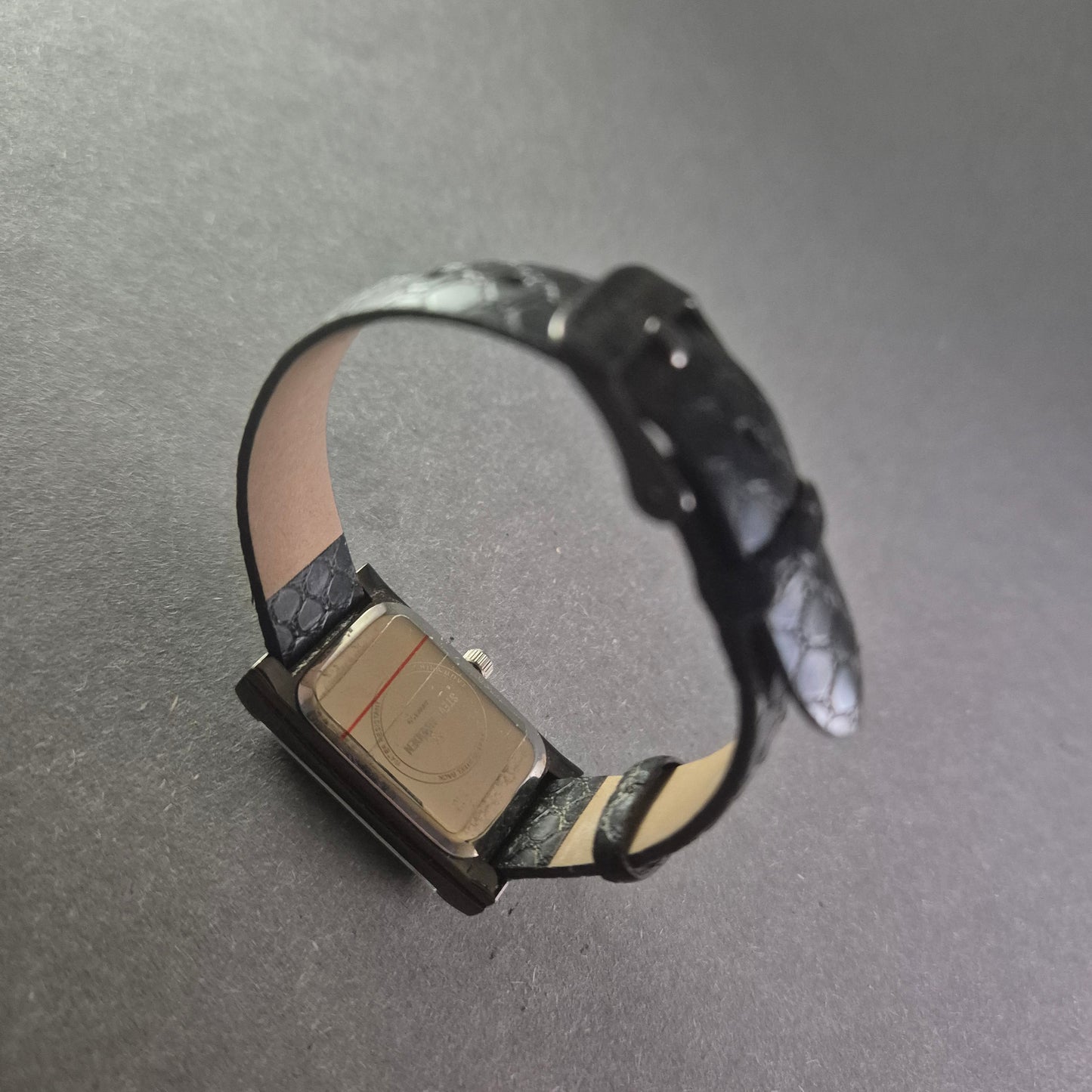 Steve Madden Damenarmbanduhr – Modernes Design mit rechteckigem Gehäuse