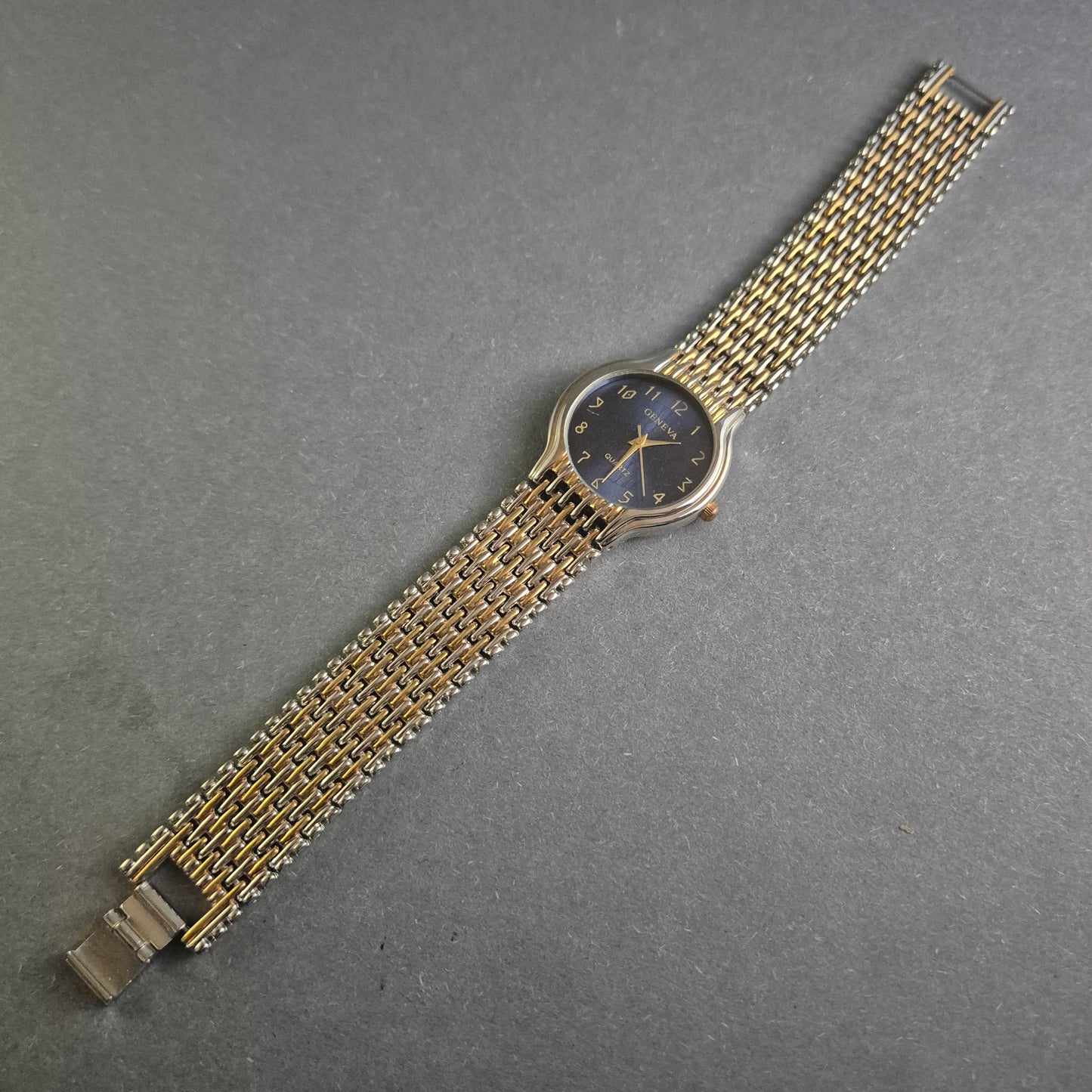 Geneva Damenarmbanduhr – Elegantes Design in Bicolor