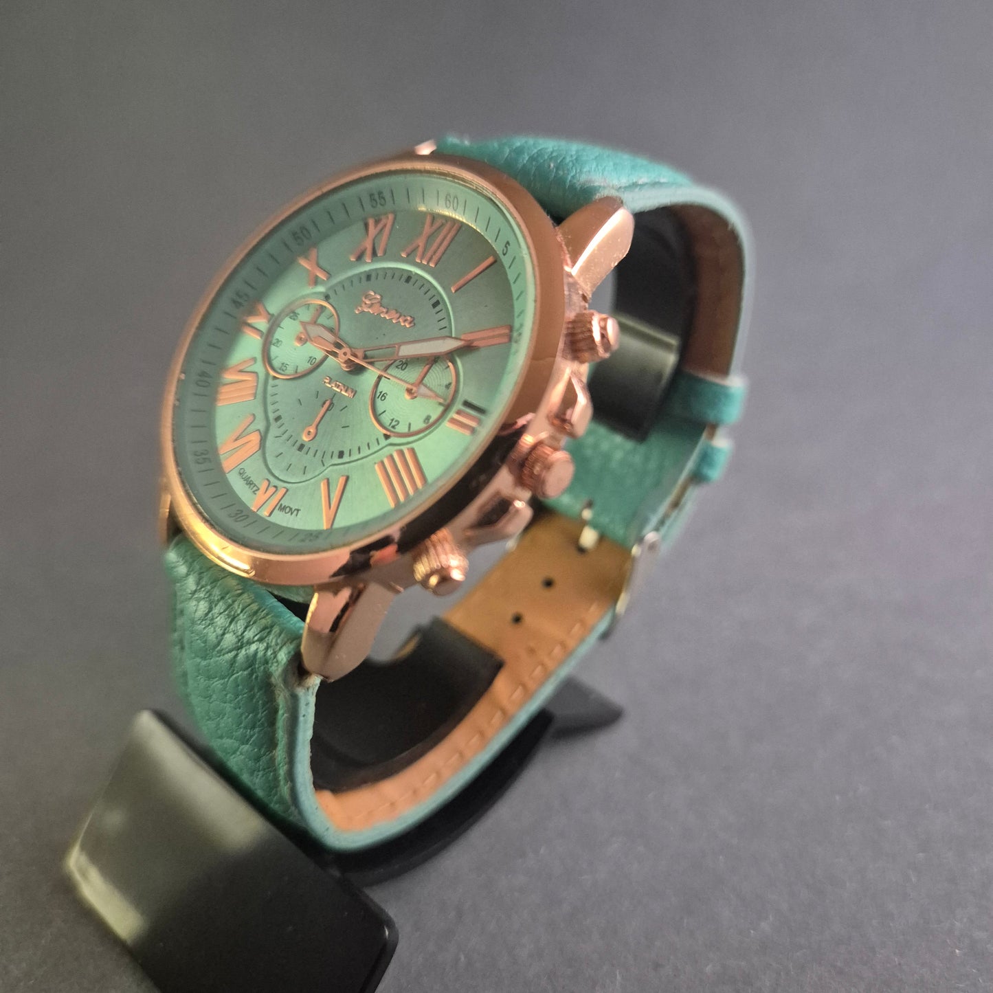 Elegante Geneva Damenarmbanduhr – Stilvolle Farbkombination