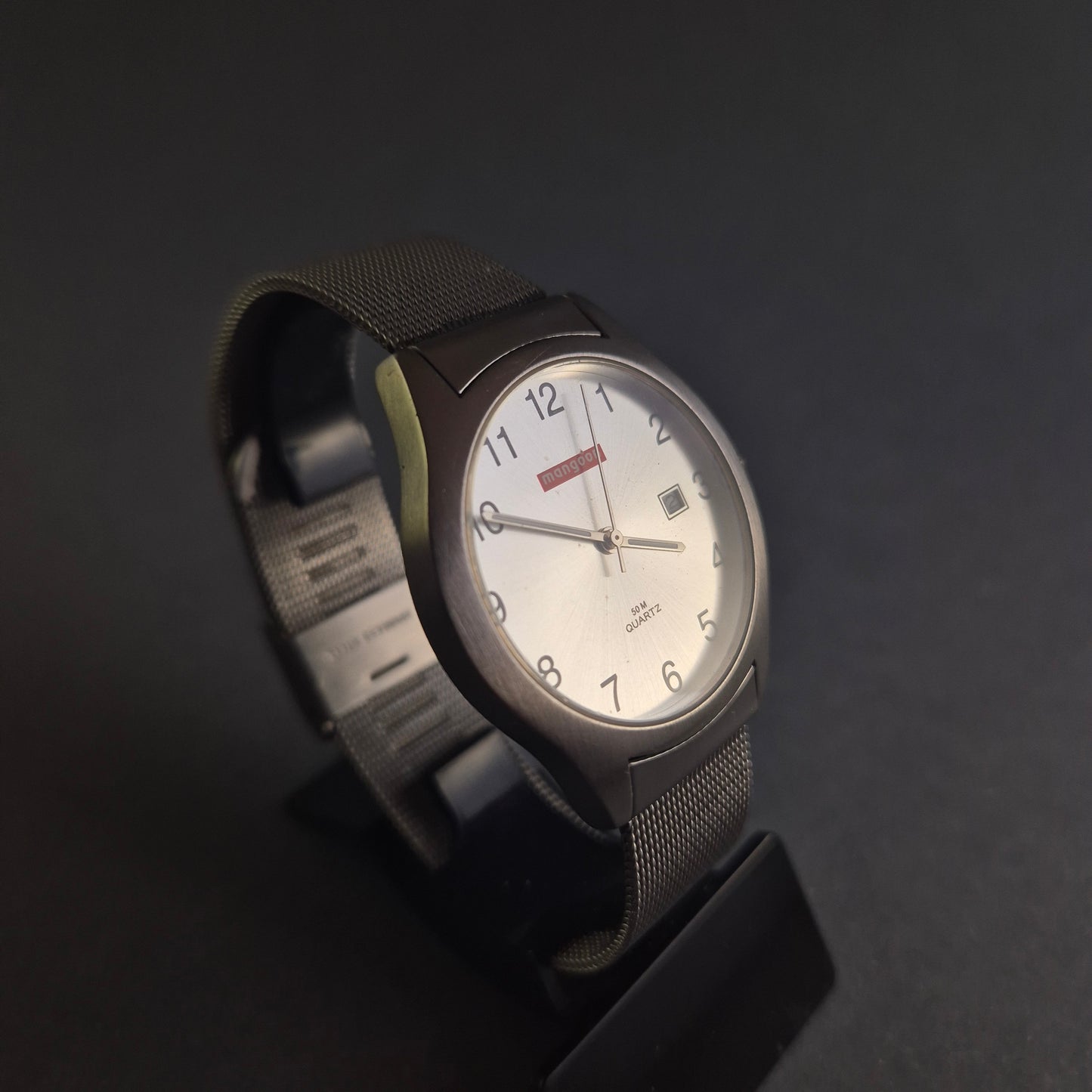 Stilvolle Mangoon Herrenarmbanduhr – Minimalistisches Design mit Mesh-Armband