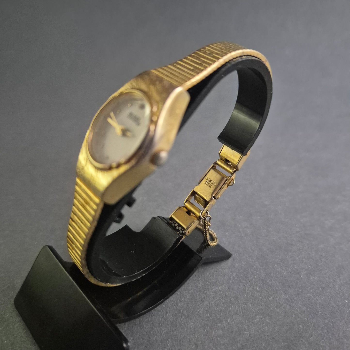 Elegante Paladin Damenarmbanduhr – Klassischer Stil in Gold