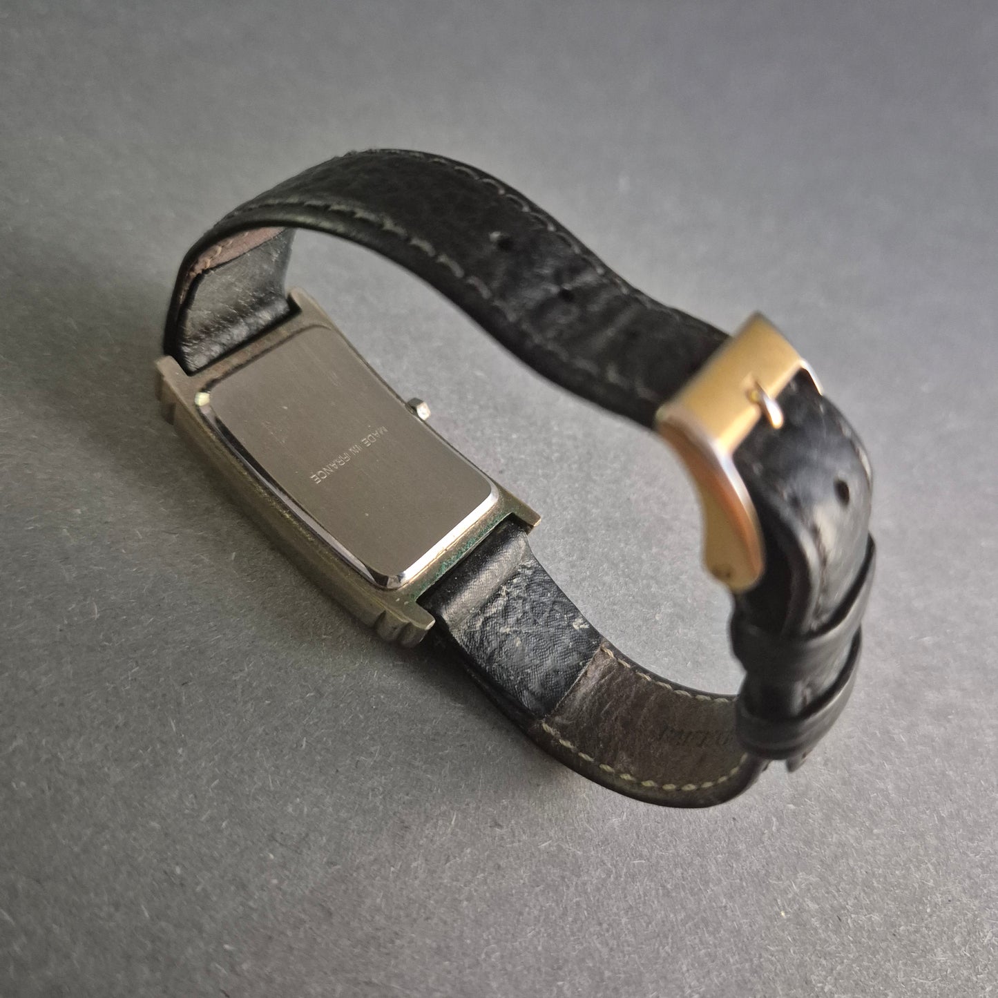 Elegante DW Damenarmbanduhr – Klassisches Design mit schwarzem Lederarmband