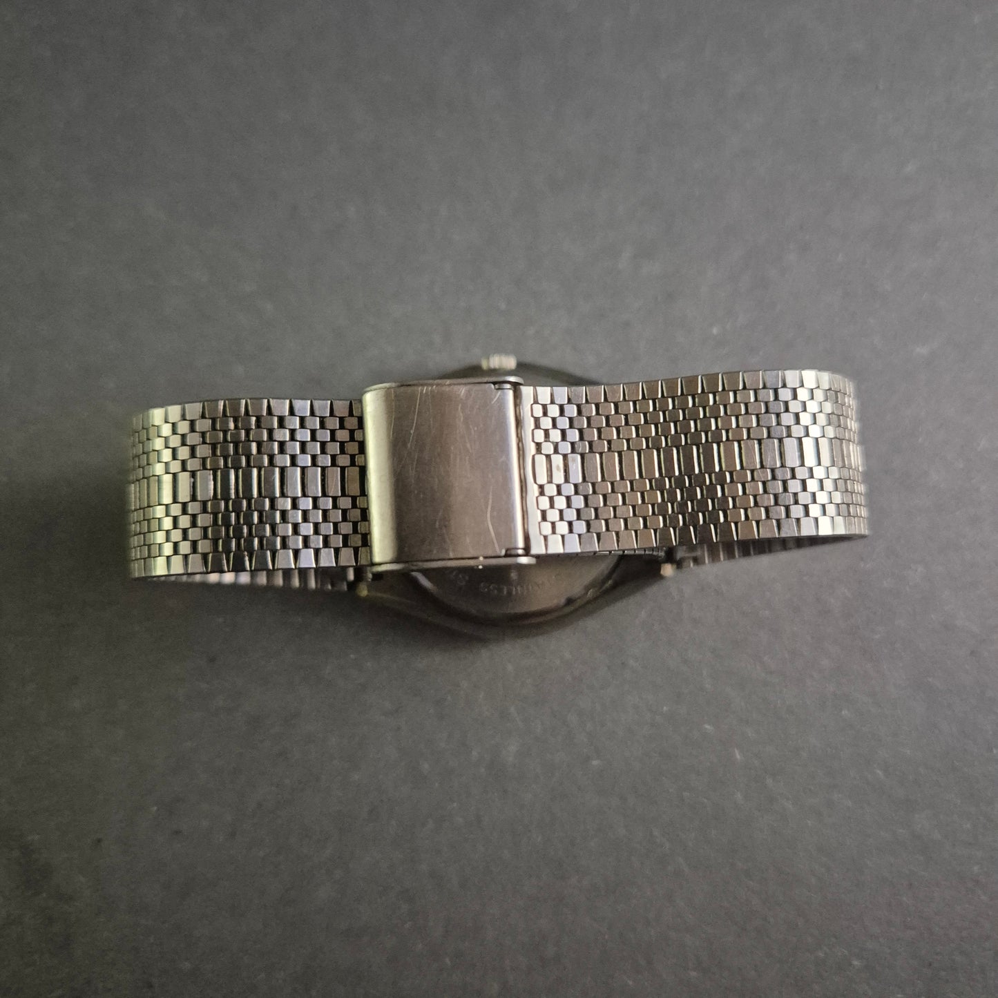 Zeitlose Beltime Herrenarmbanduhr – Edelstahl und Datumsanzeige