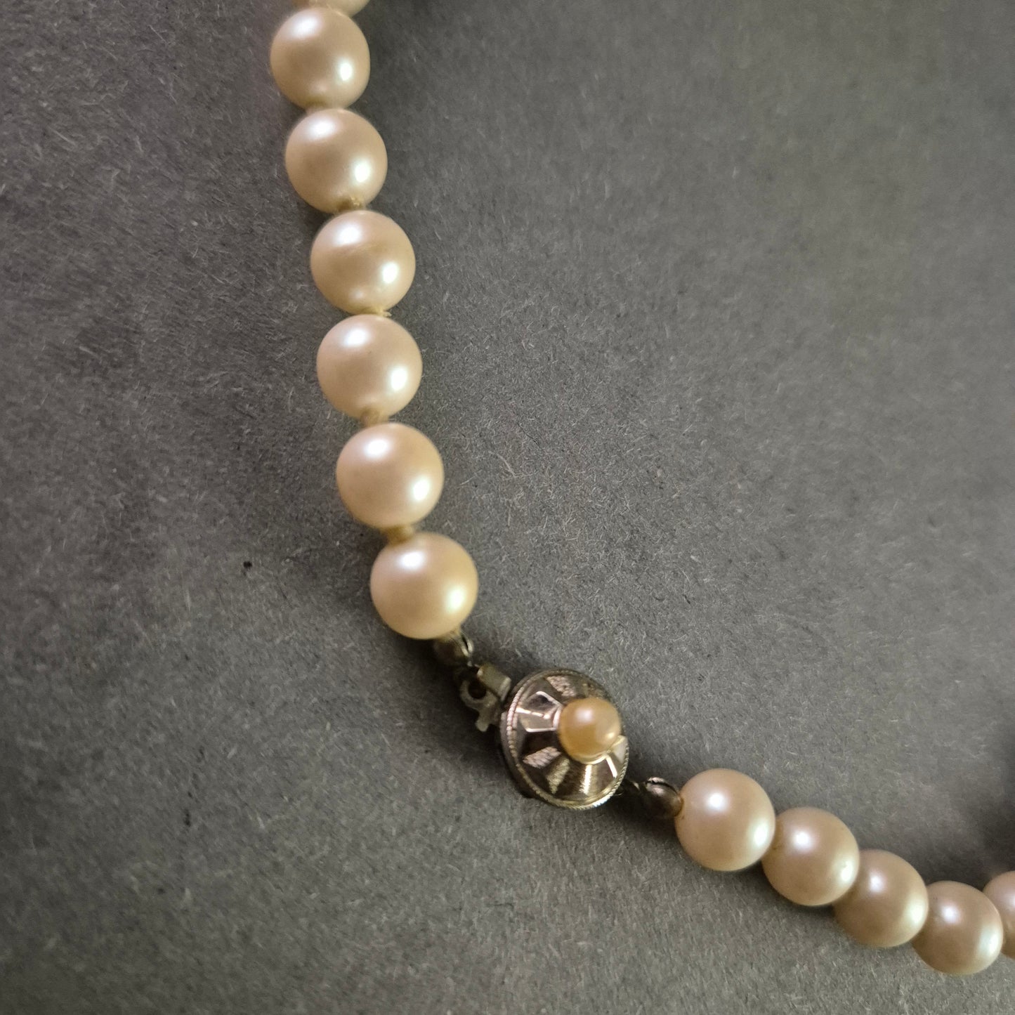 Elegante Vintage-Perlenkette mit 835 Silberverschluss