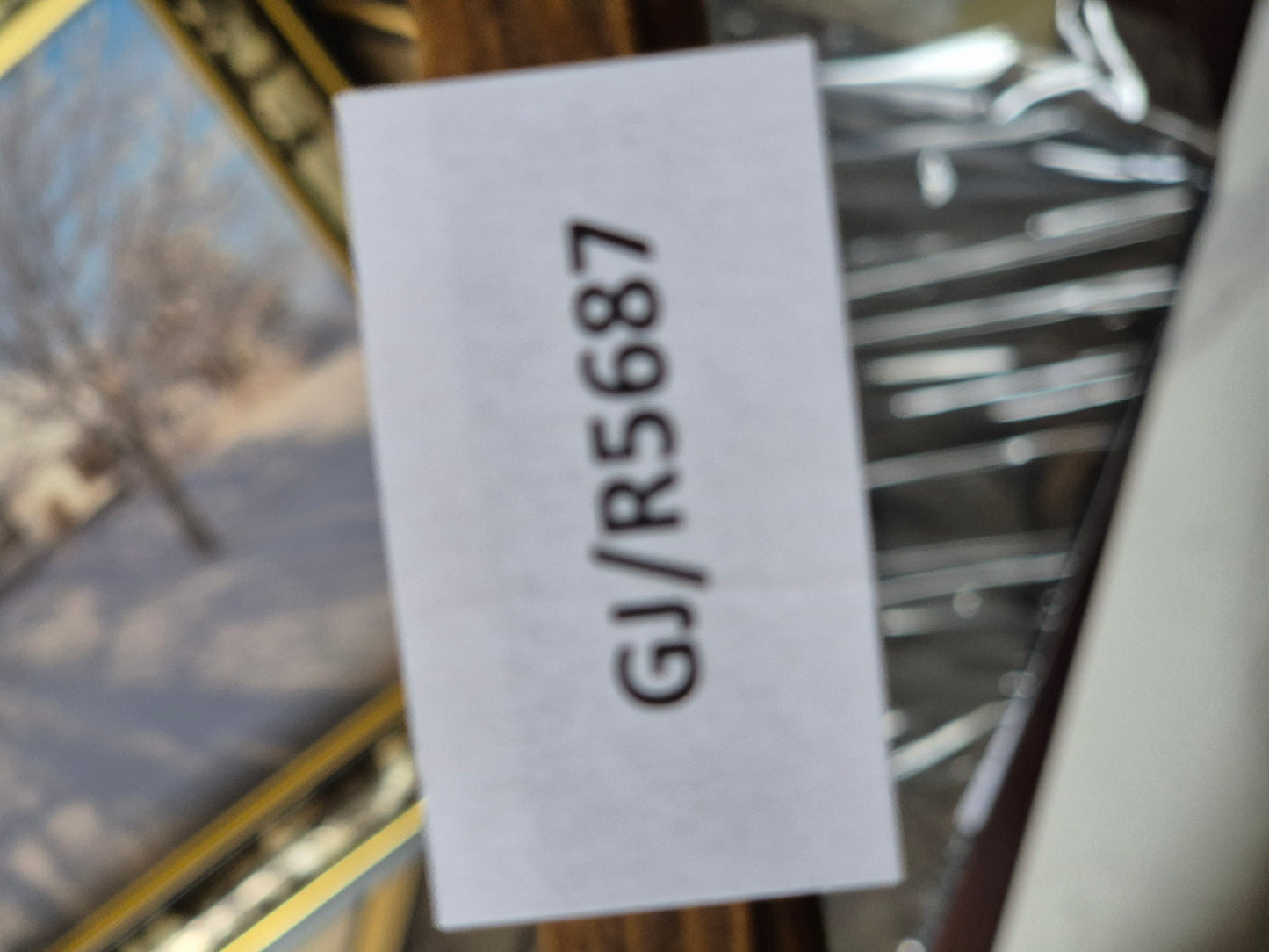 Maria Krah (XX) Seidenmalerei Naive Landschaft mit Häusern 19x24cm