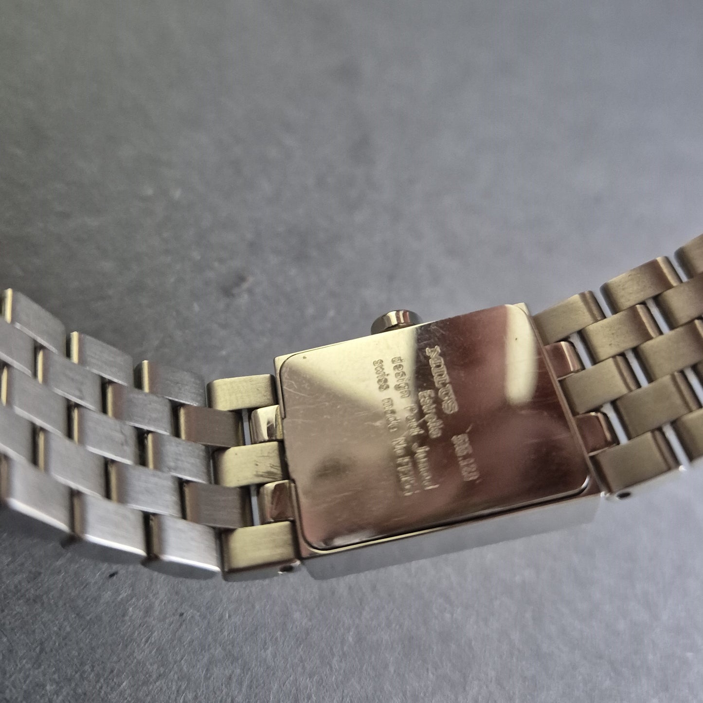 Exklusive Milus Herrenarmbanduhr – Elegantes rechteckiges Design