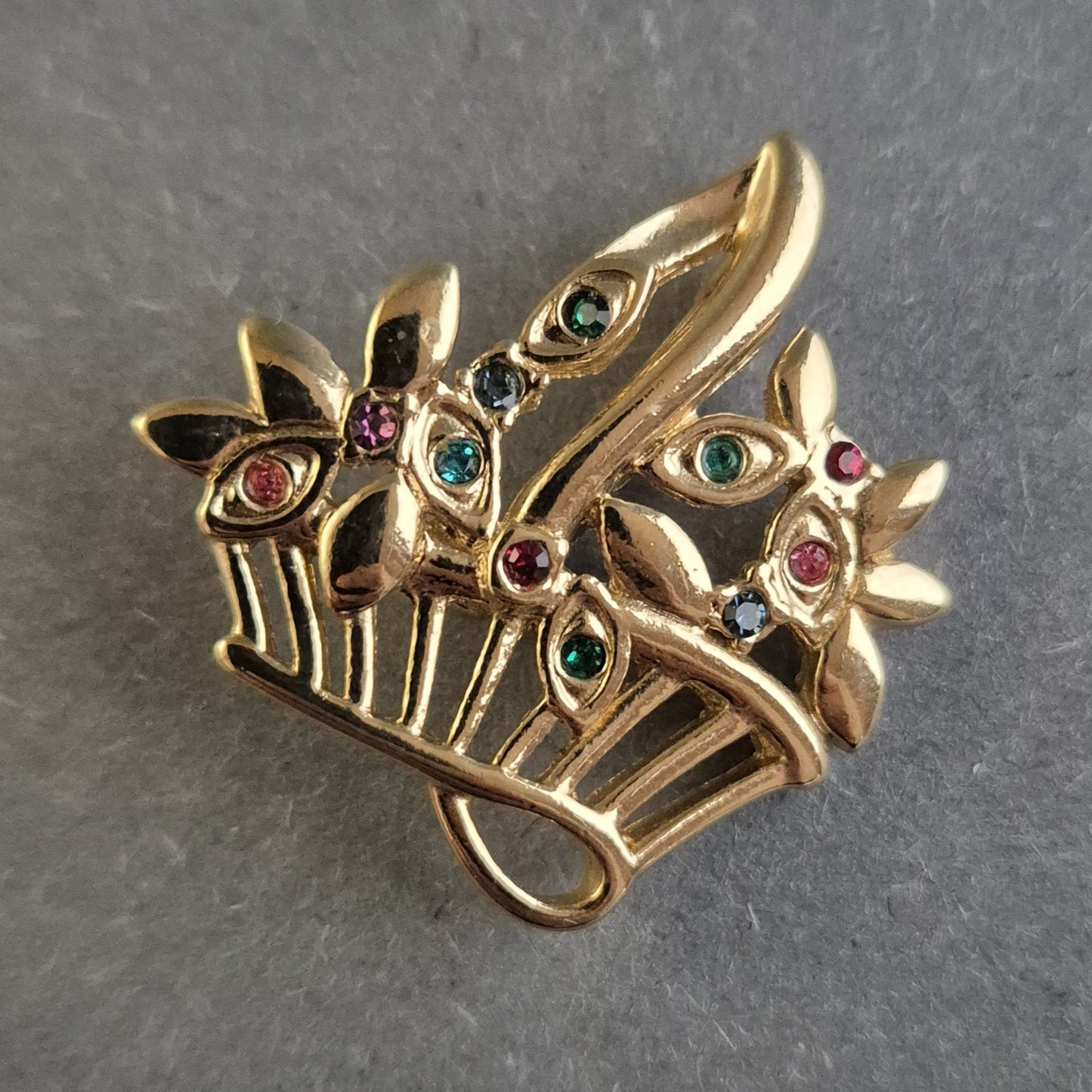 Vergoldete Blumen-Brosche mit bunten Steinen – Eleganter Vintage-Schmuck