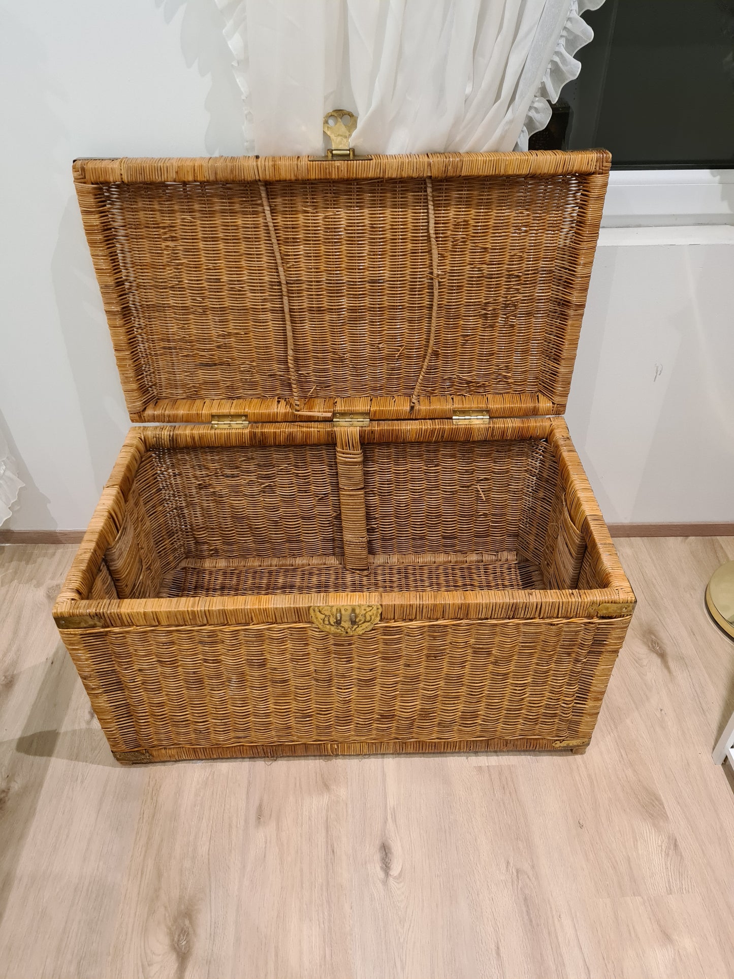 Vintage Truhe Kiste Korbtruhe Rattan Papierkordel Messing 90cm