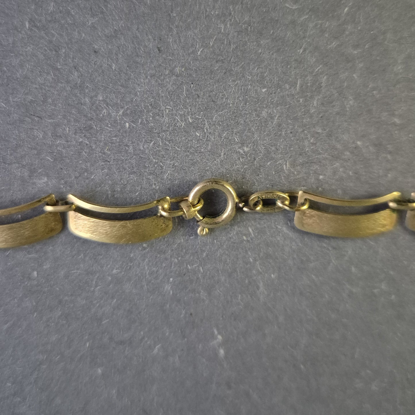 Elegante Vintage-Halskette – Zeitloses Design in Goldoptik