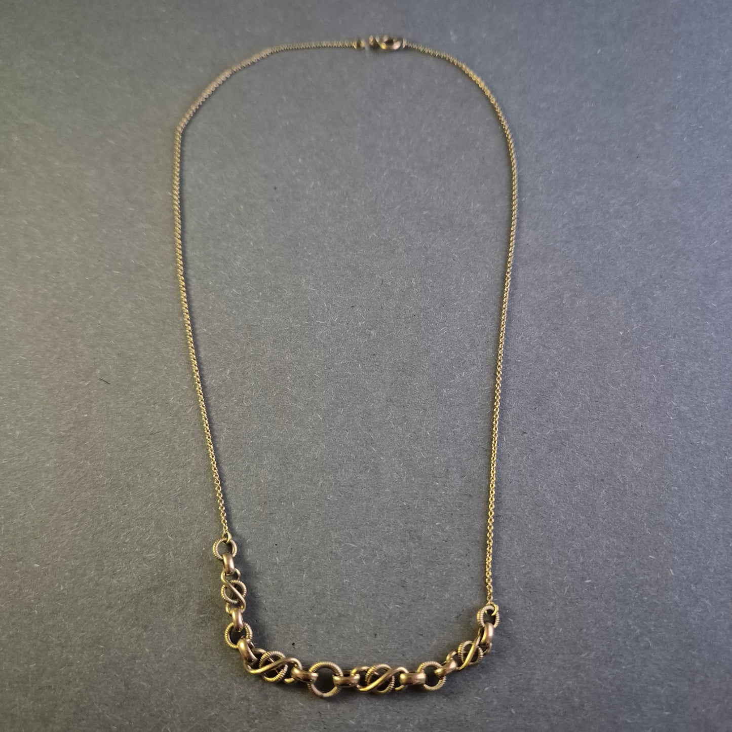 Filigrane Vintage-Halskette – Elegantes Design mit kunstvollen Gliedern